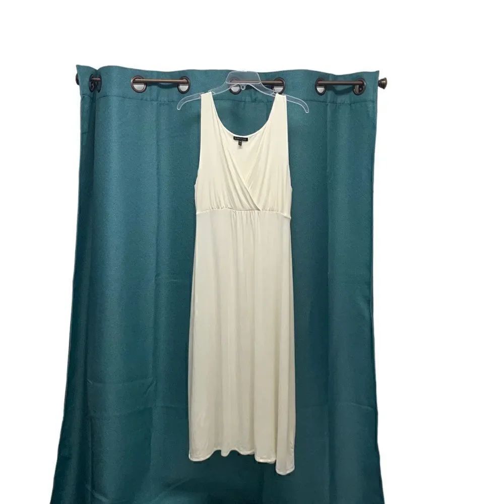 Eileen Fisher Cream/Off White Sleeveless V-Neck Maxi Dress Size Medium